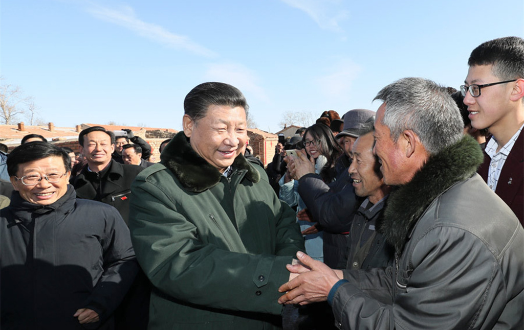 中共中央总书记、国家主席、中央军委主席习近平到张家口市看望慰问基层干部群众，考察脱贫攻坚工作。